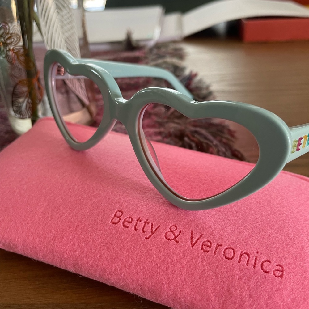 NWOT baby blue pink-tinted Betty and Veronica heart sunglasses